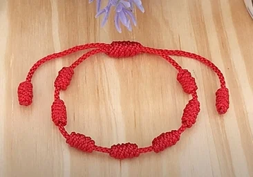 yuititha's tweet photo. me encantaron estas pulseras amuletos! ojala las pueda vender en la feria >.< https://t.co/AKlt9xJ9LC