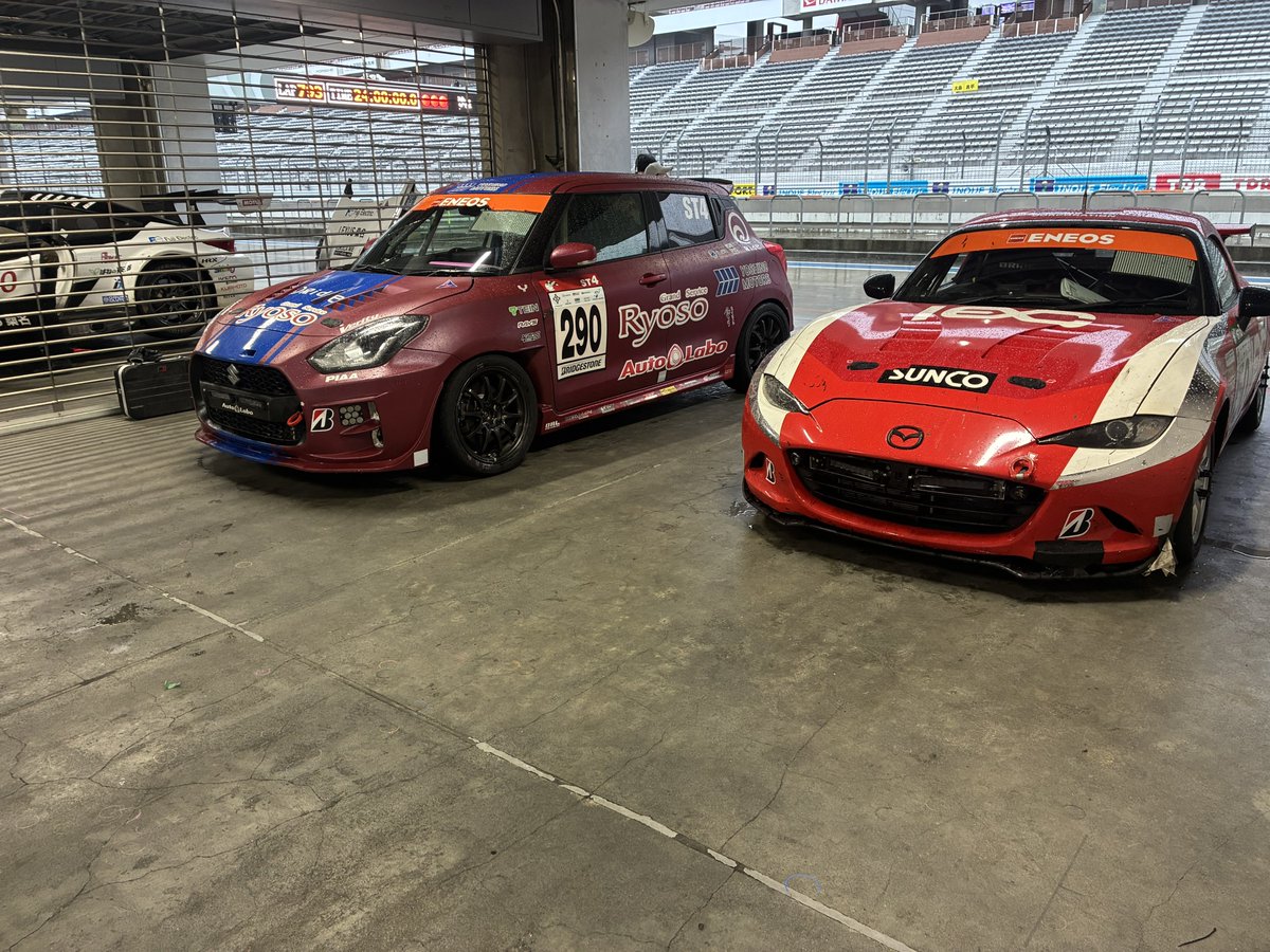 RyuSpeed_0311's tweet photo. 2026スーパー耐久
富士24h
後半の午前9時頃からエンジンブローによりエンジン交換を行いました
今回は終盤まで順調でしたが、やはりそう簡単に完走はできないものです

撤収して後泊して帰ります

お疲れ様でした〜 https://t.co/RCugD34bHB