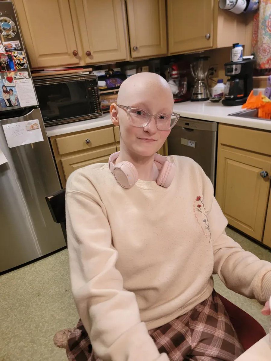 abheea530's tweet photo. This is my daughter. She's been fighting osteosarcoma for 7 years. It's spread to her lungs and spine. Statistics say she shouldn't be alive right now but she is and despite me being 10's of thousands of dollars in debt, I'm the richest woman alive because my baby is still here. https://t.co/6DoGH4S98e