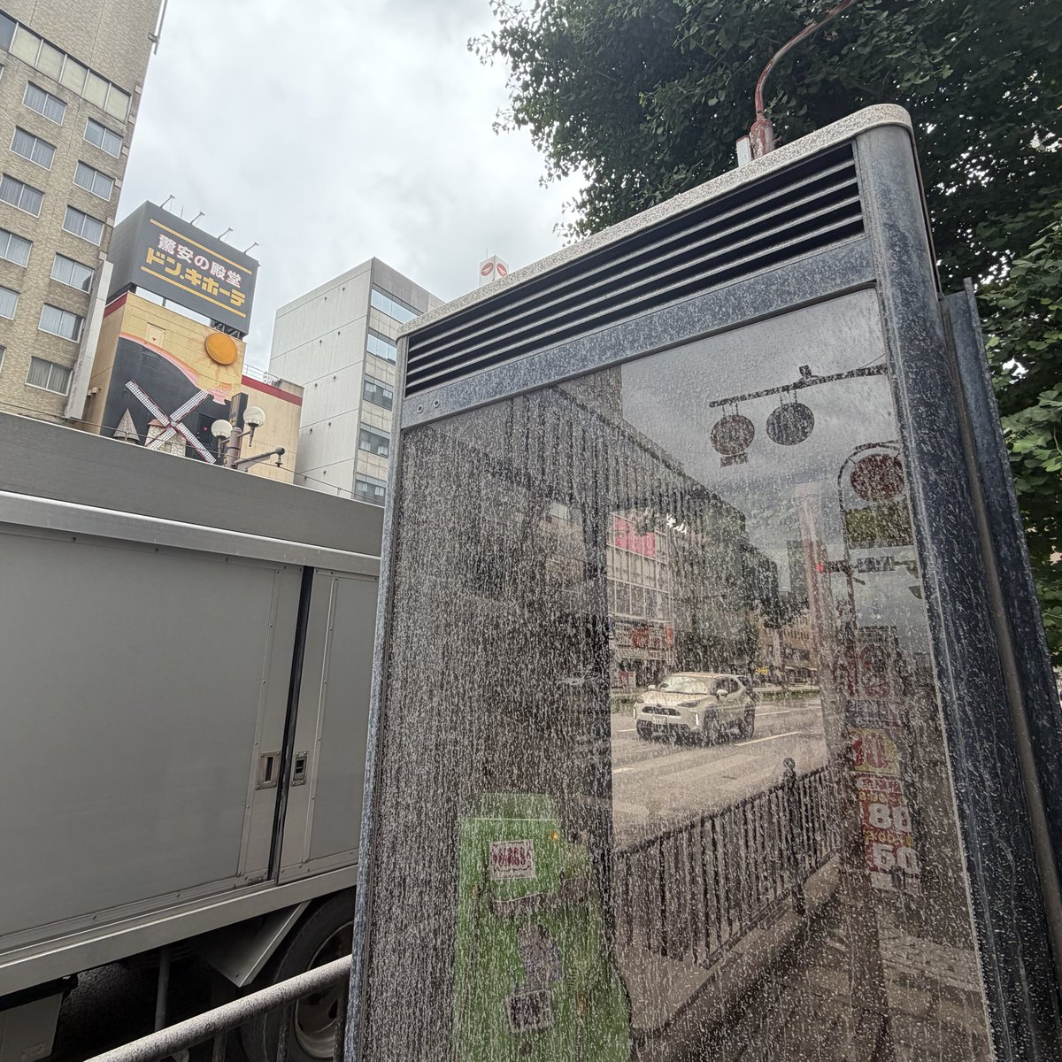 n_iakra's tweet photo. 月の砂漠、旅のラクダ、自動車は砂漠のラクダ https://t.co/CEgkEiVpmH