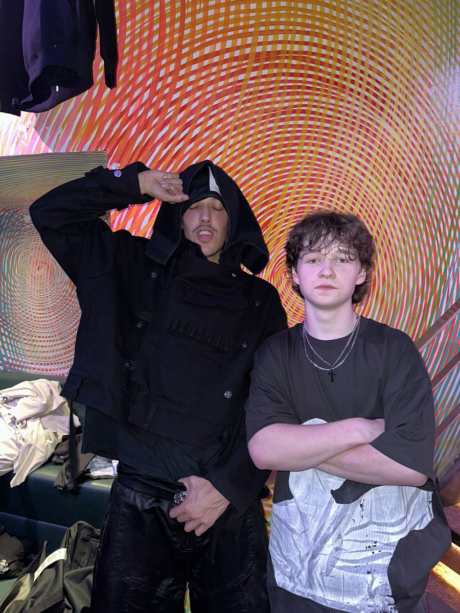 mp4jackson's tweet photo. i met zep yall https://t.co/4dUm6LHKgl