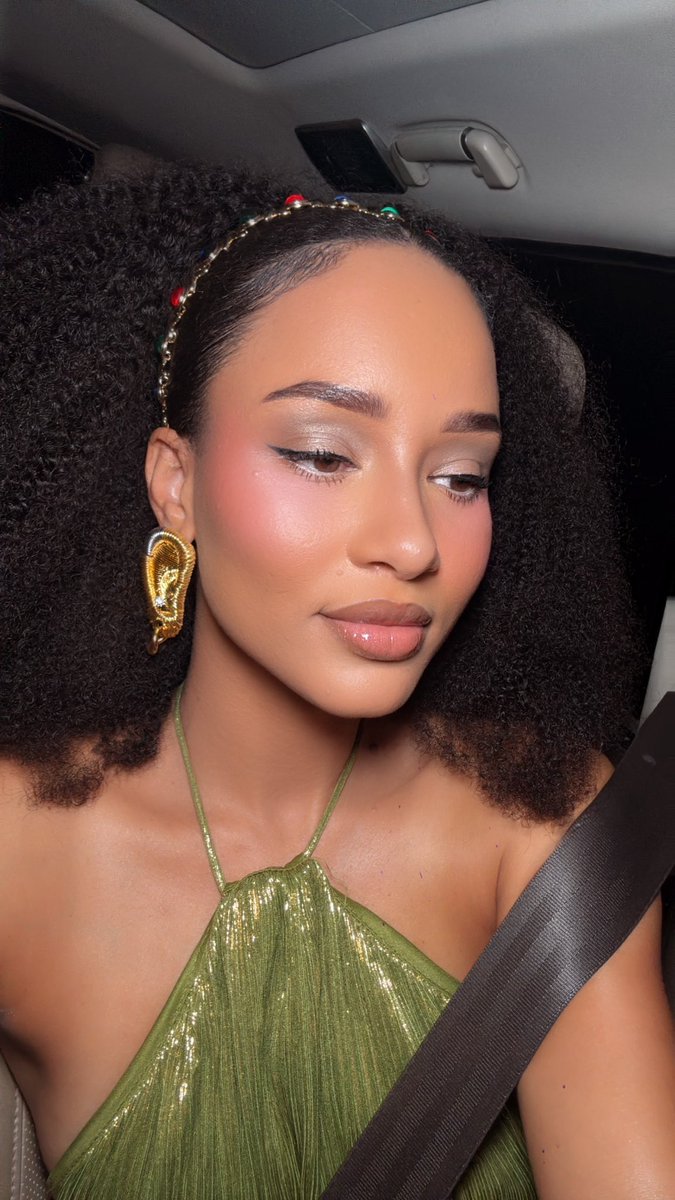fatiful's tweet photo. @paintedbyesthr taught me 🥰😍 https://t.co/ZogE6pqy19