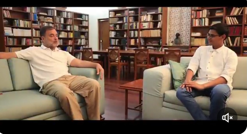 onbwd's tweet photo. Just look at the body language of this 55-year-old 'Gen Z' sitting before a humble student. 

The arrogance and attitude are impossible to miss.
#RajaAurPraja #CongressBJP https://t.co/xzdRqer1t8