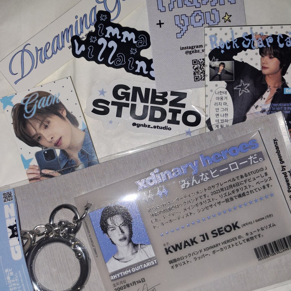 kyuppypasta's tweet photo. terima kasih kak buat keychain dan freebies stickernya bagus bgttt @geonbanzy bisa aku pake buat ke pjf nanti 🫶🫶🥺✨️✨️  

terima kasih juga buat kaka @morklicity yang udh mau di minta tolong buat pick up jajanan aku di p-land💗💗🫶✨️✨️✨️🥺 https://t.co/iRcxGasQgZ