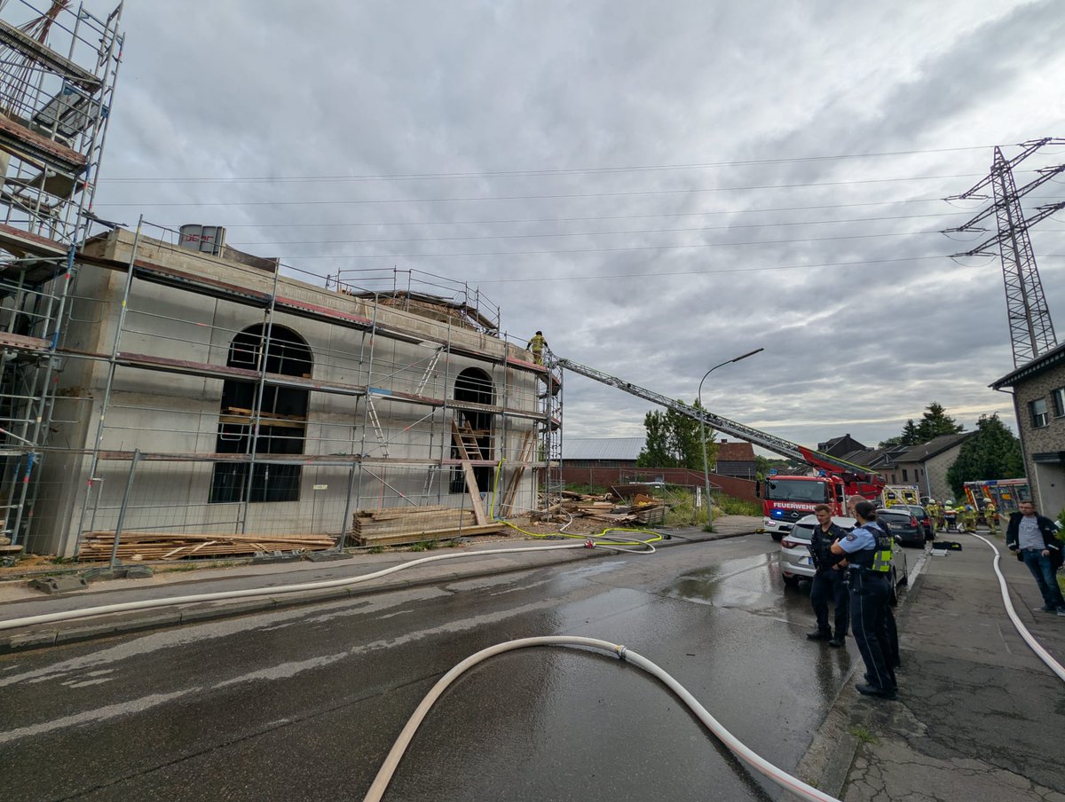 DITIBAds's tweet photo. Brandstiftung an Eschweiler Moscheebau

Am Samstagmorgen gegen 06:00 Uhr wurde der Brand an dem neuen Moscheebau der Kuba Moschee in Eschweiler entdeckt und der Feuerwehr sowie Polizei gemeldet. Das Feuer konnte gelöscht werden, die Polizei hat die Ermittlungen aufgenommen. https://t.co/vWWxwDhneh