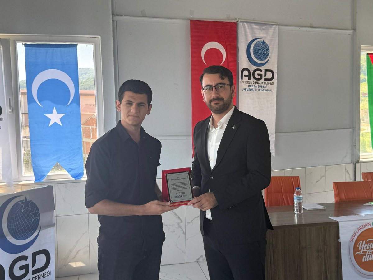 AGDUNi's tweet photo. 🔻Bursa 

◈ Üniversite Komisyon Başkanımız Muhammet Zahit Hünerli ve Komisyon Üyelerimiz, Bursa Şube Üniversite Komisyonumuzun Divan Toplantısı ve Mezuniyet Programlarına katılım sağladılar. https://t.co/DyLuwJQChB