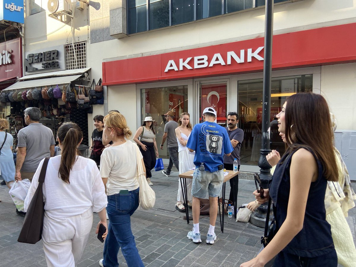 bdninsesi's tweet photo. Birlik ve Dayanışma Gazetesi'nin 11. sayısıyla  İzmir Karşıyaka'daydık. 

NATO’ya, emperyalizme ve işbirlikçilerine geçit vermeyeceğiz! https://t.co/DL5NwC6Anf