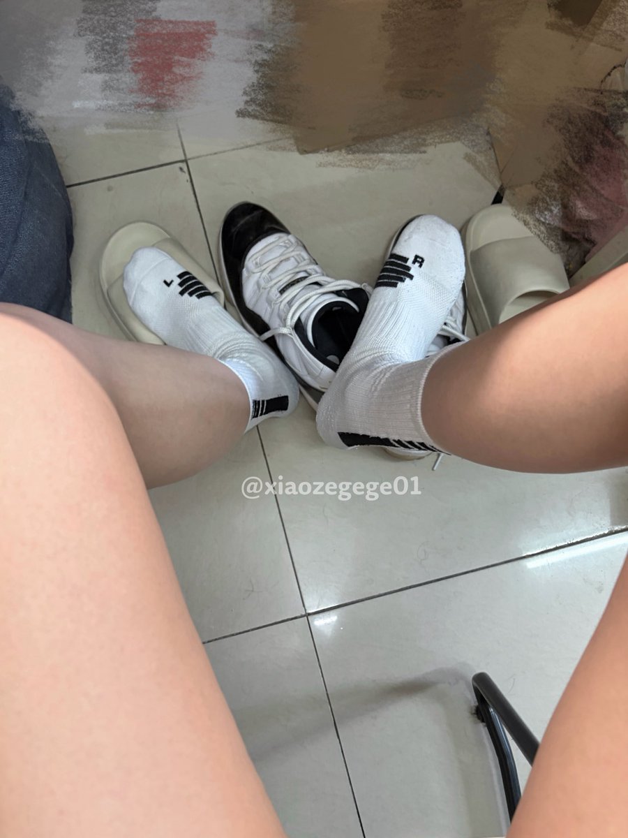 xiaozegege01's tweet photo. 发发宿舍里的白袜 #男大1s #白袜 #白袜s #北京s https://t.co/6Nsgos0rEl