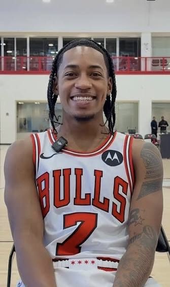 BullsMuse_'s tweet photo. According to recent leaks, Chicago Bulls guard ‘Rob Dillingham’ will be joining the cast of Love Island USA Season 8 as a bombshell in the next episode of the show. #loveislandusa https://t.co/KPRFD6Qs4J