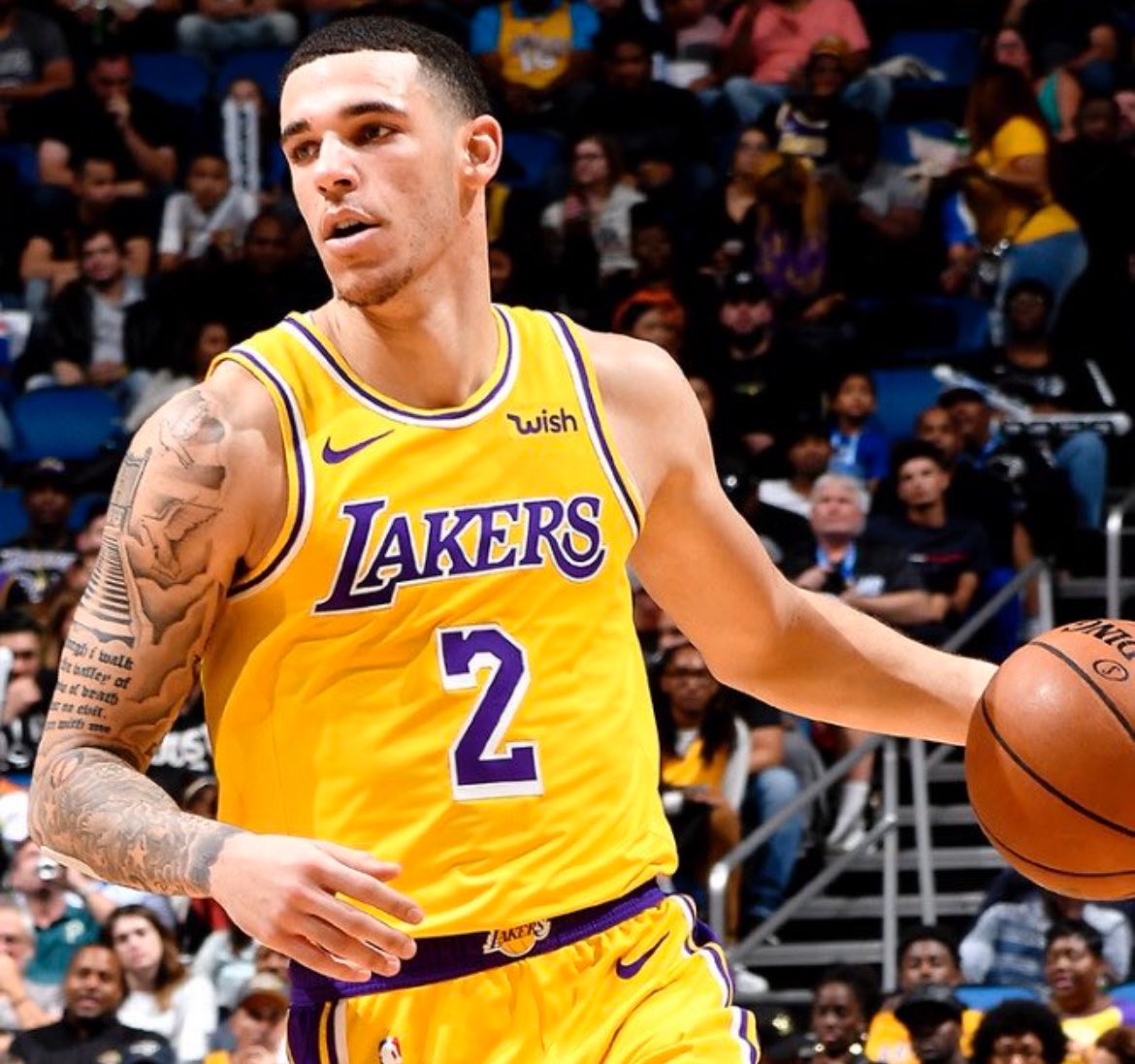 pisounalinha's tweet photo. Jayson Tatum revelou que sequer TREINOU no Los Angeles Lakers antes do Draft de 2017.

“O Lakers era meu time favorito por conta do Kobe Bryant, meu grande ídolo como vocês sabem. Então, eles tinham a PICK 2 e eu estava bem perto do meu sonho”.

“Mas eles não me queriam mesmo. Foi chocante, nem me chamaram pra treinar. Eles já tinham se decidido”.

Tatum foi para Boston na PICK 3, após a troca com o Philadelphia 76ers, que levou Markelle Fultz na PICK 1.

O Los Angeles Lakers selecionou Lonzo Ball.