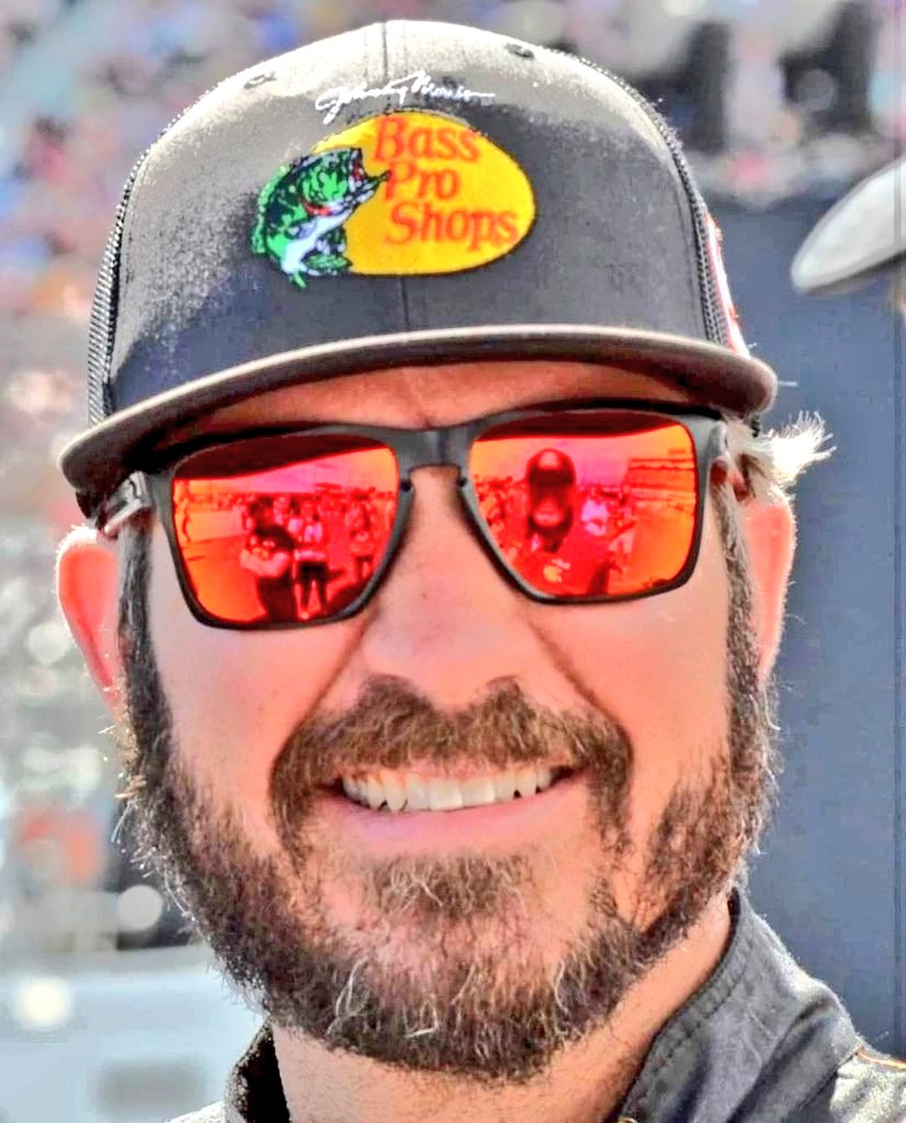 Bear_Is_Buzzed's tweet photo. Rumor has it, my favorite driver is helping call the race today...😎😎😎 https://t.co/EuIsujEn51