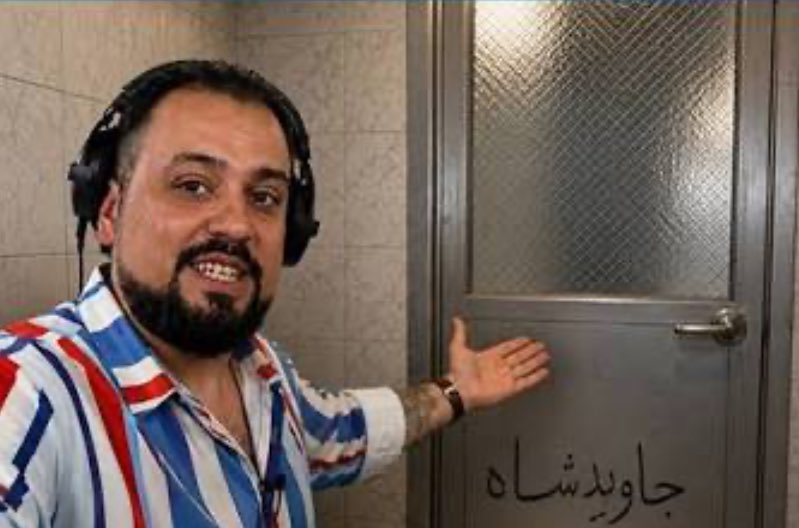 rezvan_naji's tweet photo. خودتون میدونید پهلوی ریشه در کجا دارد همونجاها که شعار مینویسید و عکس میگیرید ( توالت )  🤣 https://t.co/BzThKxJhRH