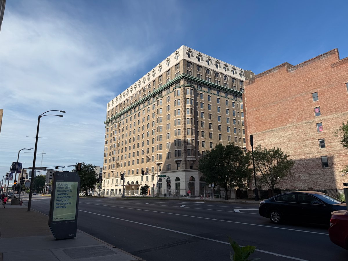 CitySceneSTL's tweet photo. The redevelopment of the Jefferson Arms Building into apartments, an AC Hotel, and retail/restaurant spaces continues.

It doesn't appear that there's too much work left to complete. https://t.co/uqvUGvn26b