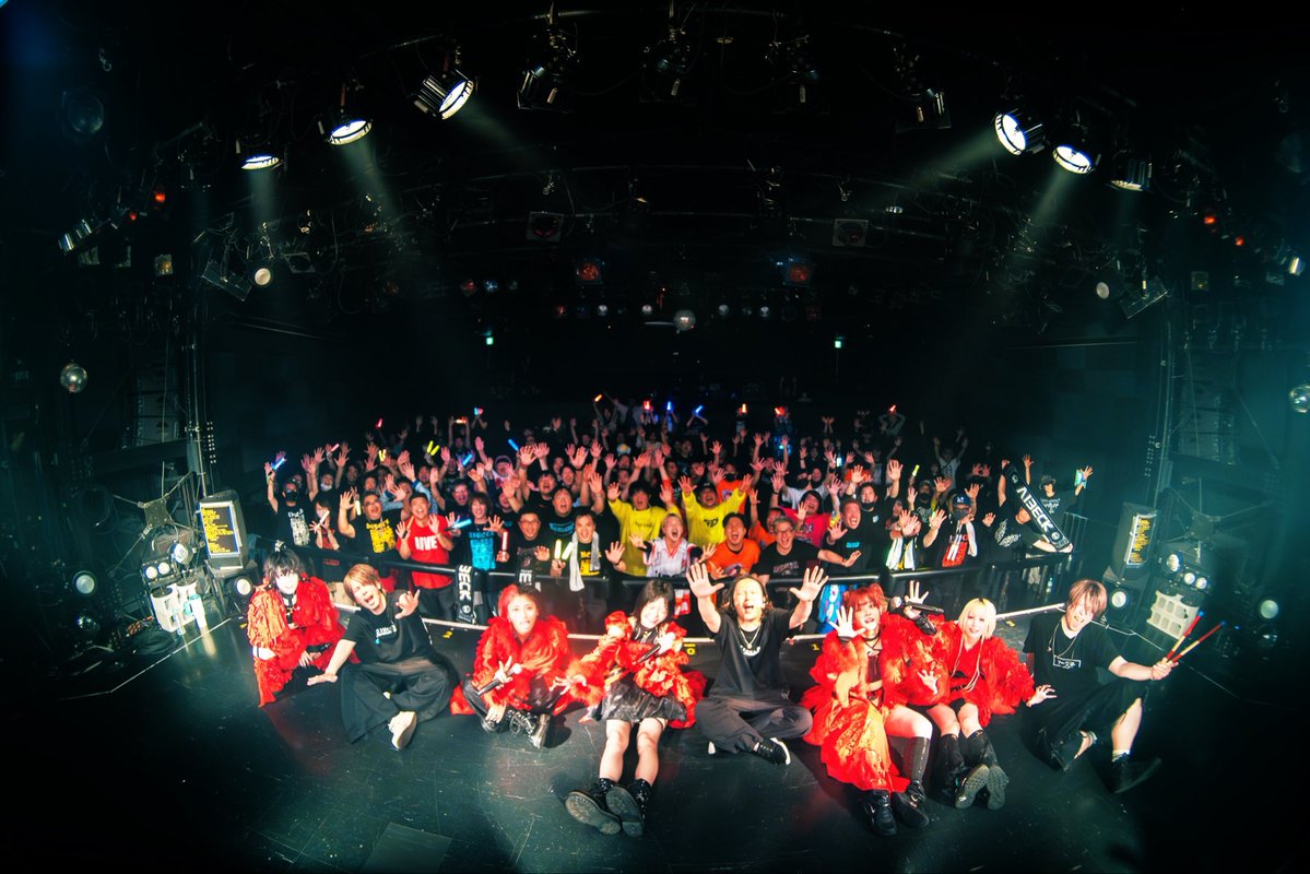 AIBECK_'s tweet photo. ◤◢◤━━━━━━━━━━━━━◢◤◢
❤️‍🔥 AIBECK BANDSET TOUR 2026 ❤️‍🔥
大阪・梅田CLUB QUATTRO
ありがとうございました‼️
◤◢◤━━━━━━━━━━━━━◢◤◢

新体制初披露となった野音ワンマン衣装。
そしてBAND SET TOUR大阪公演。

あの景色、
あの熱量、
最高でした🔥

遠征してくれた皆様、
大阪で待っていてくれた皆様、
初めてAIBECKを観てくれた皆様、
本当にありがとうございました。

ツアーは遂にラスト。

次回――

❤️‍🔥 TOUR FINAL ❤️‍🔥
📍Spotify O-EAST

もっと大きな景色へ。
全部ぶつけに行きます。

7.23、
AIBECKの今を見届けてください。⚡️

🎫 #コムツアー
https://t.co/7DoRdcUj8J

🎫 #AIBECKツアー
https://t.co/DGCUtYG4jN

#AIBECK
#AIBECKツアー
#コムツアー
#SpotifyOEAST
#ツアーファイナル

※AIBECK BAND SET TOUR 2026は大阪公演を経て、7月23日のSpotify O-EASTでツアーファイナルを迎えます。