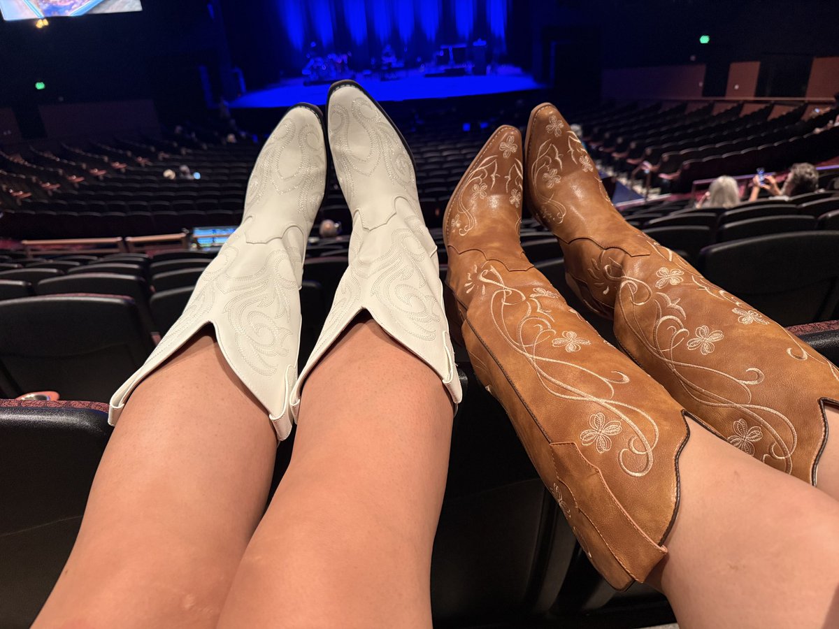 thezexytweets's tweet photo. heel toed and dosey doed last night 🤠

@alyusagi https://t.co/LLAIEmbalj