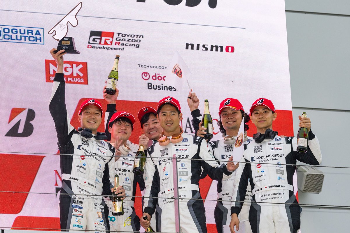Rintaroofficial's tweet photo. S耐 富士24h

RACE:P3🥉

今週は全く余裕なく、レース中もずっとバタバタしてしまったがチームみんなの頑張りもあって表彰台を狙える位置でバトンを繋ぎ続け、
最後に降った雨がポルシェにとっても恵みの雨となり逆転して3位となりました。

優勝を狙っていただけに悔しい気持ちもありますが、SCや赤旗もない24時間を走り切ったチームとドライバー、そしてこの環境を用意してくれたKOKUSAI GROUPに感謝してます！

無事明日？今日の仕事のため5時間運転して富山まで来ました。
やっと寝れます。

応援ありがとうございました！