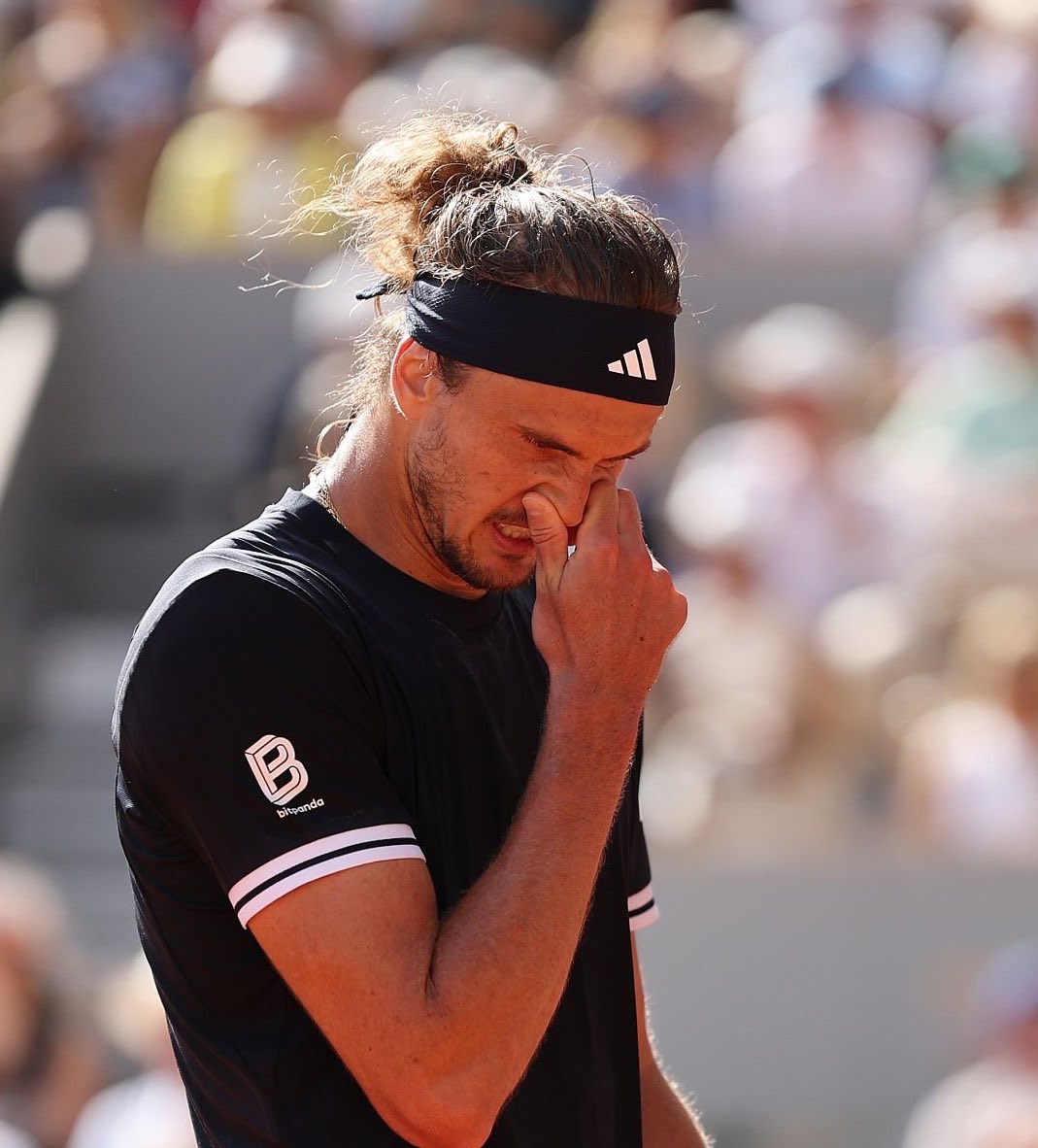 UniversTennis's tweet photo. CETTE FINALE PART EN CINQ SETS 🤯

Flavio Cobolli 🇮🇹 prend la quatrième manche et revient à la hauteur d’Alexander Zverev (1-6, 6-4, 4-6, 7-6) en finale de #RolandGarros

Les deux joueurs s’affronteront dans un cinquième et dernier set pour un premier titre en Grand Chelem. 😳 🏆 https://t.co/kfedeTI95g