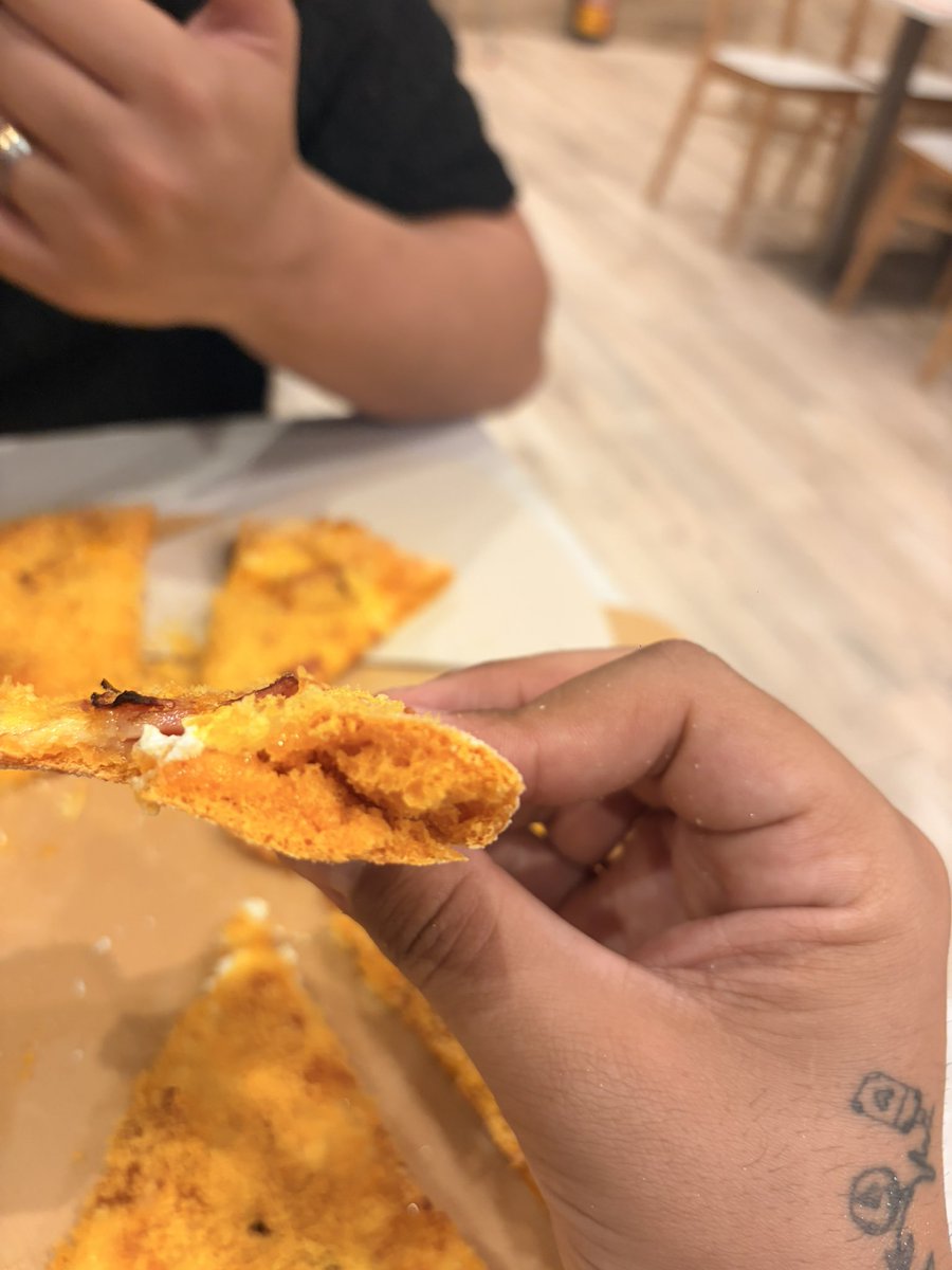 DiamondBleu7's tweet photo. Como están de ricas las nuevas pizzas de @CheetosEsp del @telepizza_es 🤤 tenéis que probarlas 😍 @JuanjoMayo https://t.co/setdqXgTDS