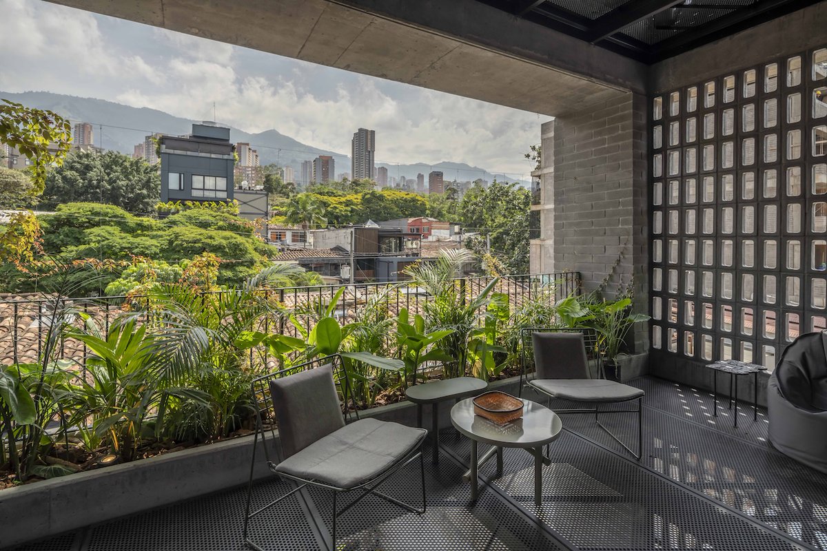Architizer's tweet photo. #ProjectOfTheDay: M Apartments by plan:b

Six exposed-concrete arches define the façade of this apartment building, turning its structure into its primary architectural feature.

📍Medellín, Colombia
Details: https://t.co/0lstCIEbvp https://t.co/CtARrHj3zR