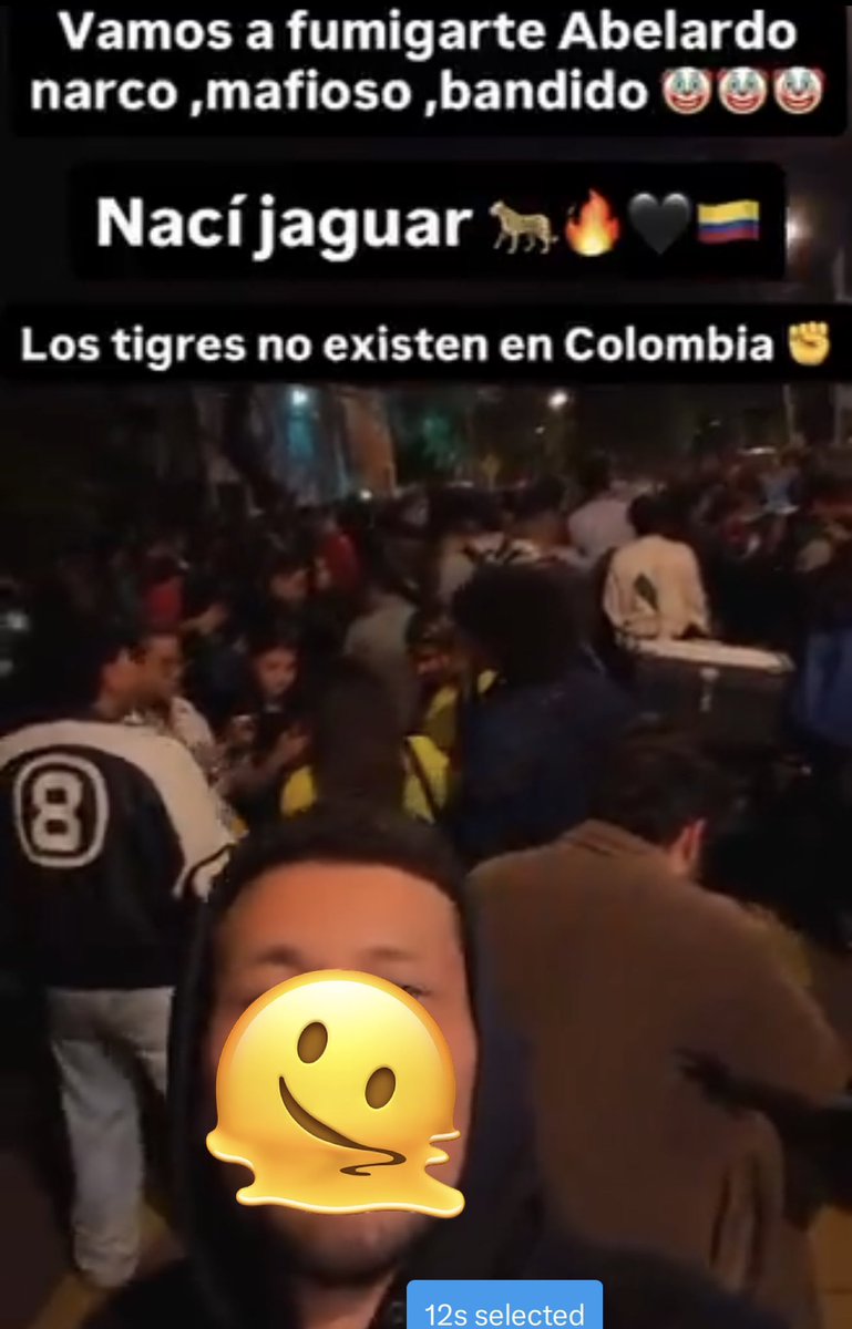 EliCrH's tweet photo. @PizarroMariaJo María José, pero de que hablas, si tu cuñado amenazó a Abelardo con des-vivir-lo, esta semana ustedes fueron a hostigar a la sede de Teusaquillo y no dijiste nada cuando los amiguitos de tu Cepeda y del líder intergaláctico quemaron uno de nuestros vehículos. Eres una farsaaa: https://t.co/Hua0vZMAen