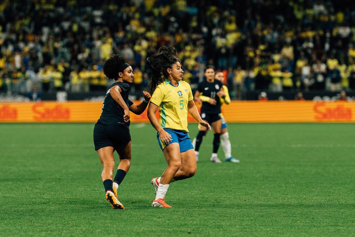 asbrabas's tweet photo. Que noite para as #Brabas da Seleção Feminina Brasileira! 💜🇧🇷

Brasil 2 🆚 1 Estados Unidos

📸 Evander Portilho / Corinthians

#AsBrabas
#VaiCorinthians https://t.co/ox7bvDheUv