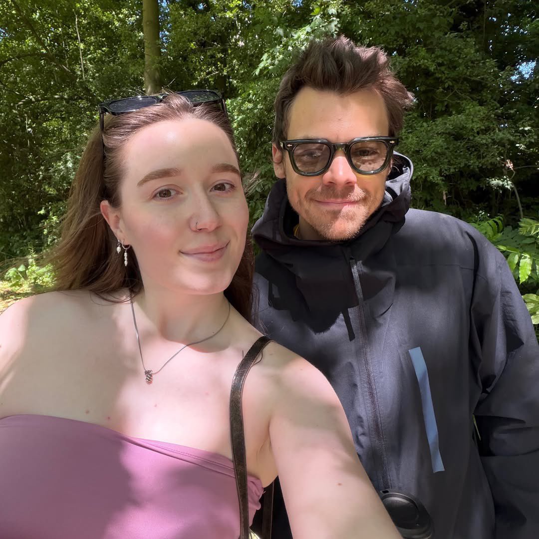 hstbrasil's tweet photo. Harry com fã em Amsterdã, 05 de junho!

via chazirajochems https://t.co/WzG6h9IapP