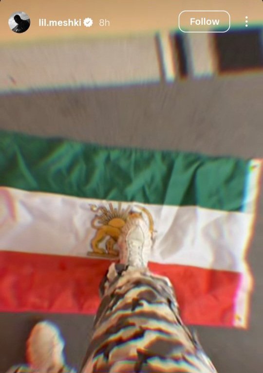 Calling_Parisa's tweet photo. ببین کی پا گذاشتی رو پرچم شیروخورشید 😂
آره داداش مشکی مستقله🤡 https://t.co/v2Ogg4sh0W