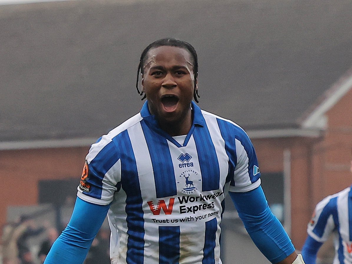 TransferCentre9's tweet photo. Watford have made an offer of around £1.5M to sign Barnsley winger Reyes Cleary.

The former West Brom man got 23 G/A for the Tykes this season and has been watched by a number of Premier League and Championship clubs.

#barnsleyfc #watfordfc https://t.co/MIKDXxcrsz