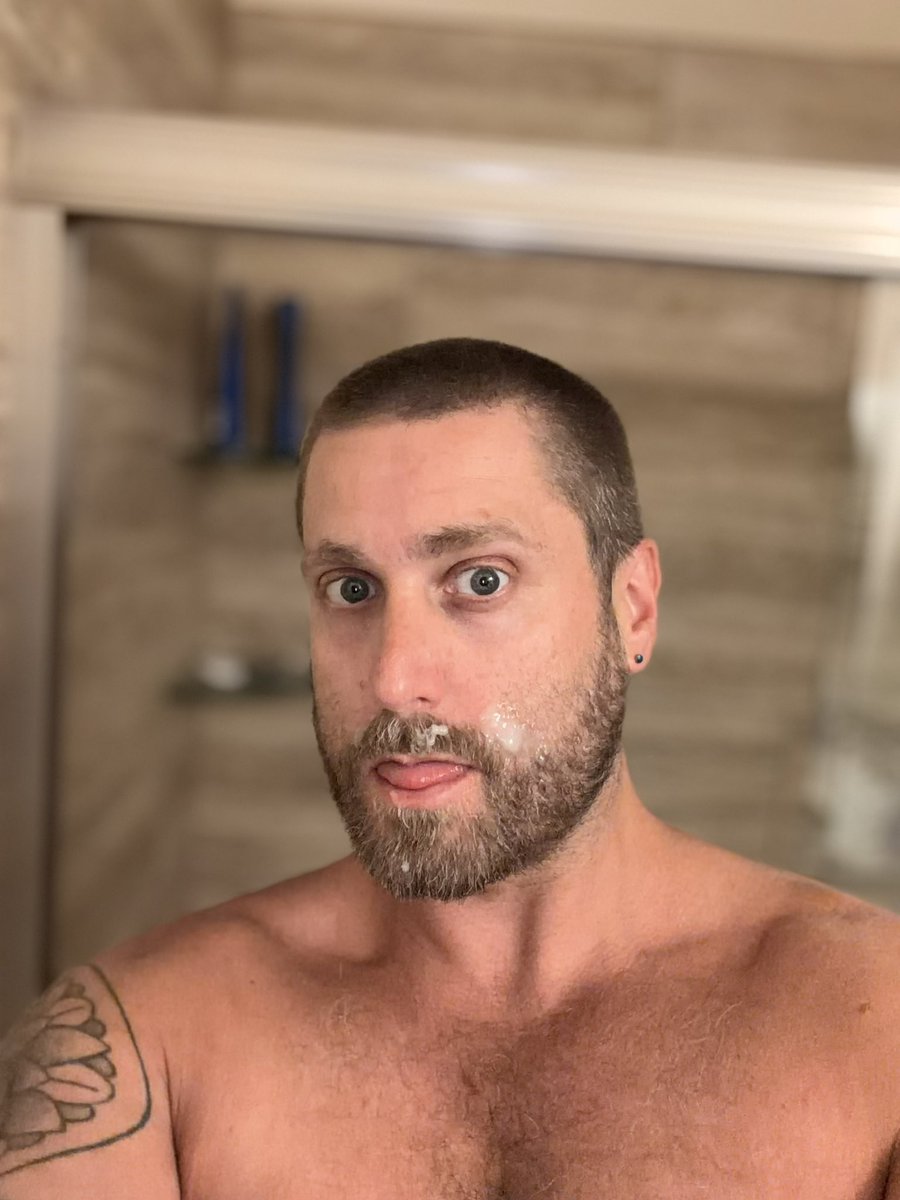 Barbells&Bongs tweet media