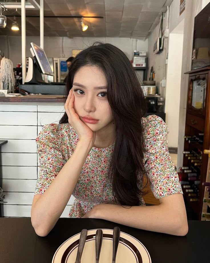 DALECLIPSE's tweet photo. When he knows that food is the way to your heart— so he takes you out to your favorite restaurant, despite the fact that he had plans today because he knows you're emotionally going through it... Get yourself a Junseo and love him eternally. https://t.co/EKVJiFkFkz