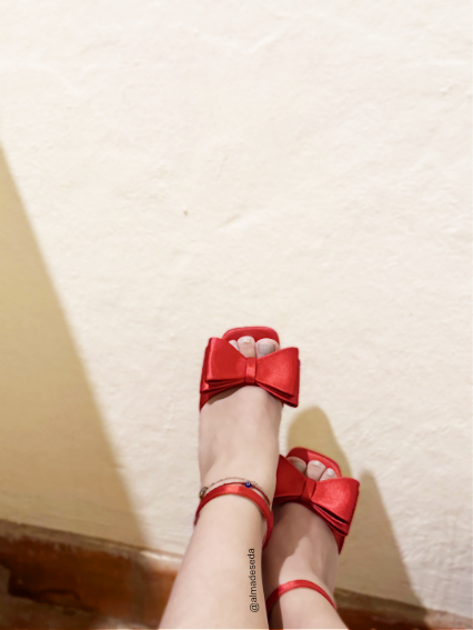 ingridesire7's tweet photo. Red suits me well #feetfetısh #feetworshi̇p #HeelsLegsToes #onlyfans https://t.co/hhGEH3gn1C