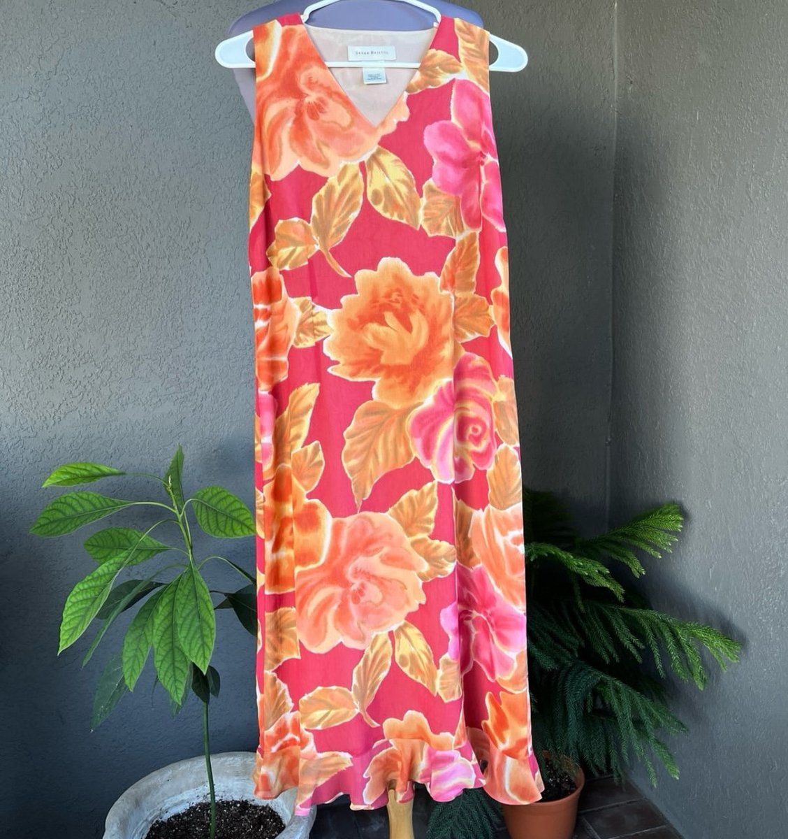 mareshares's tweet photo. It’s going to be a very hot summer … stock up on cool, calm, collected summer dresses for work or play! 

https://t.co/pcGo8Yi4lc https://t.co/m3U61YRlBy