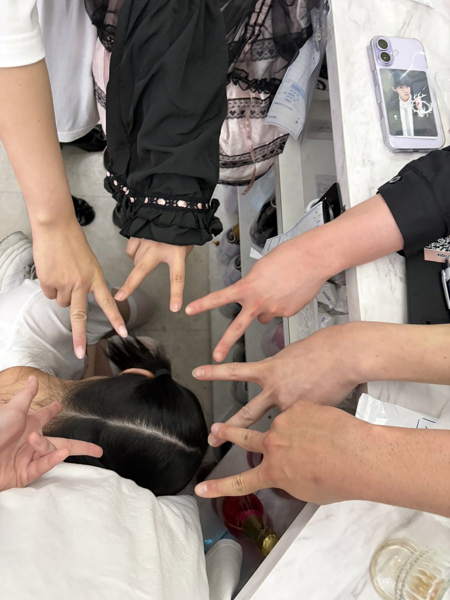umi_utopia's tweet photo. せな生誕ろぐあ(っ・ω・ｃ) 普通にべろべろでやばかったけどせな誕生日お祝いできてよかった(っ・ω・ｃ)ピンクと黒の衣装似合ってて可愛かった(≡^.^≡)♪
私にもいっぱいありがとうございました😭
日にち変わって今日19-23いまぷ❕ https://t.co/VvApVOFwkG