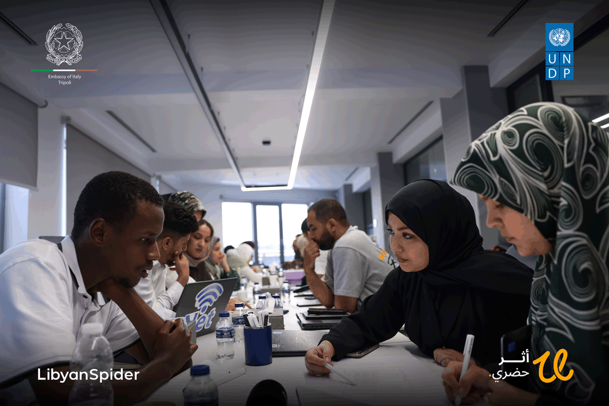 Maharah_Init's tweet photo. كما انتقل المشاركون من الجانب النظري إلى التطبيق العملي، حيث عملوا ضمن فرق على تحليل التحديات الحضرية القائمة داخل نطاق كلية الهندسة بجامعة طرابلس، واستكشاف أسبابها الجذرية، ثم اقتراح أفكار وحلول تقنية يمكن أن تسهم في معالجتها وتحسين تجربة المستخدمين وجودة البيئة الحضرية. https://t.co/uZ22Kg8oNJ