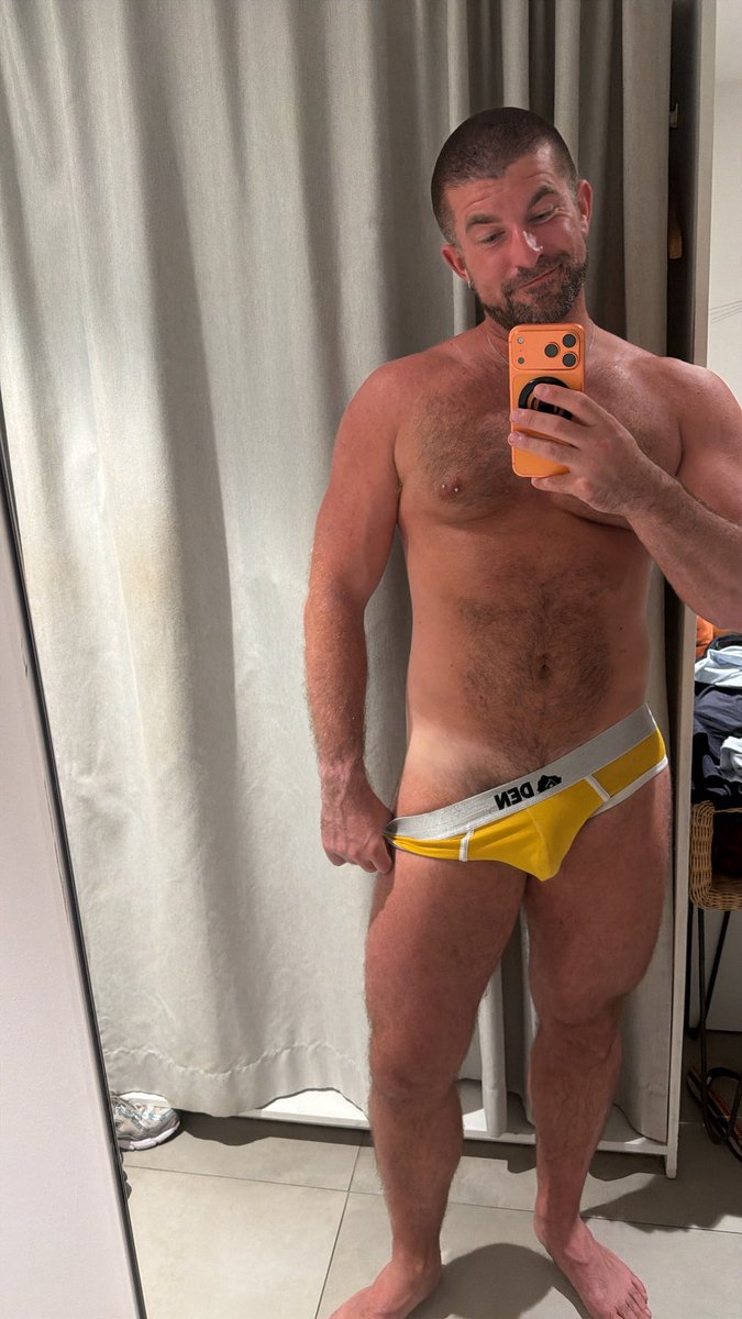 danmhunter17's tweet photo. Tan line check… https://t.co/4vp3nShcyJ