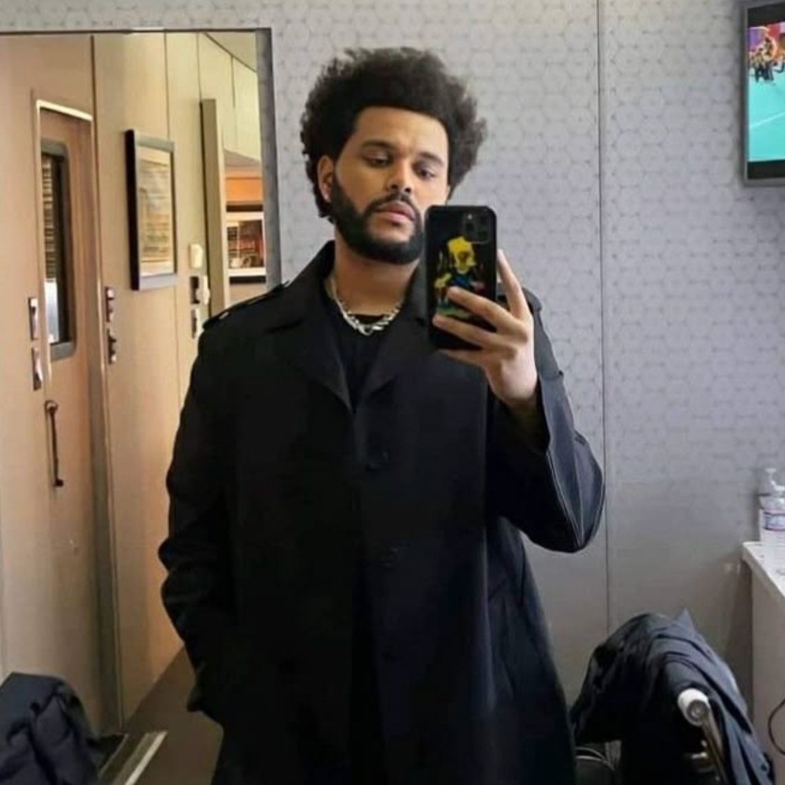 Rap's tweet photo. The Weeknd was officially the highest-earning musician in 2025‼️

Forbes reports that he made $298M last year 🤯 https://t.co/I4EouBch4Z