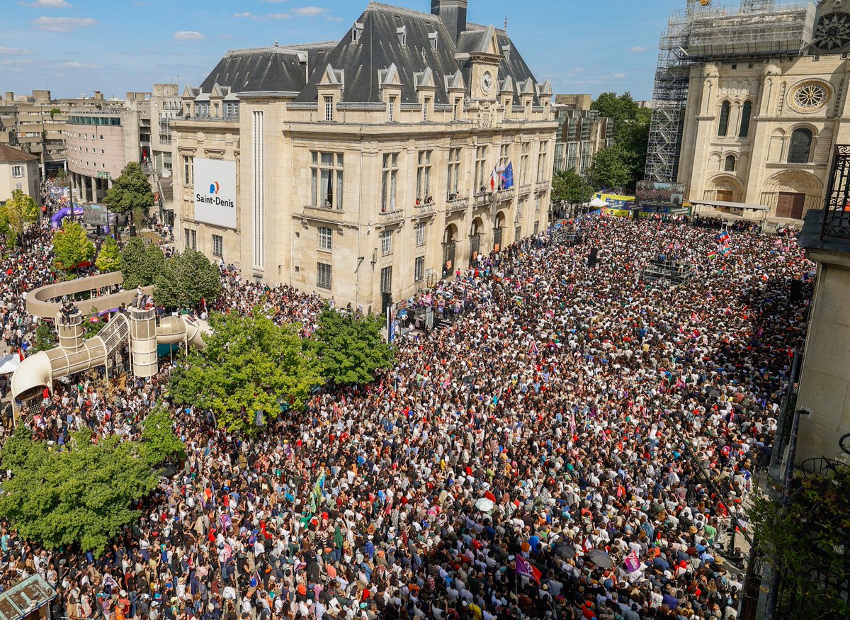TrouveAurelie's tweet photo. Plus de 26 000 personnes réunies aujourd'hui à Saint-Denis pour @JLMelenchon ! La victoire est possible 🚀

Immense émotion d'avoir accueilli Éric Vuillard et Annie Ernaux. Ce fut un grand moment politique !

Rejoignez-nous : ce n'est que le début !
 #JLMSaintDenis #Melenchon2027 https://t.co/s6vojr6gKH