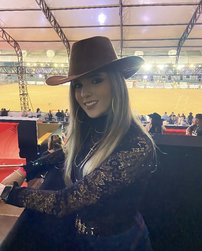 VickSweetheart's tweet photo. Saudade de um rodeio né minha filha? https://t.co/brVzH4gpvh