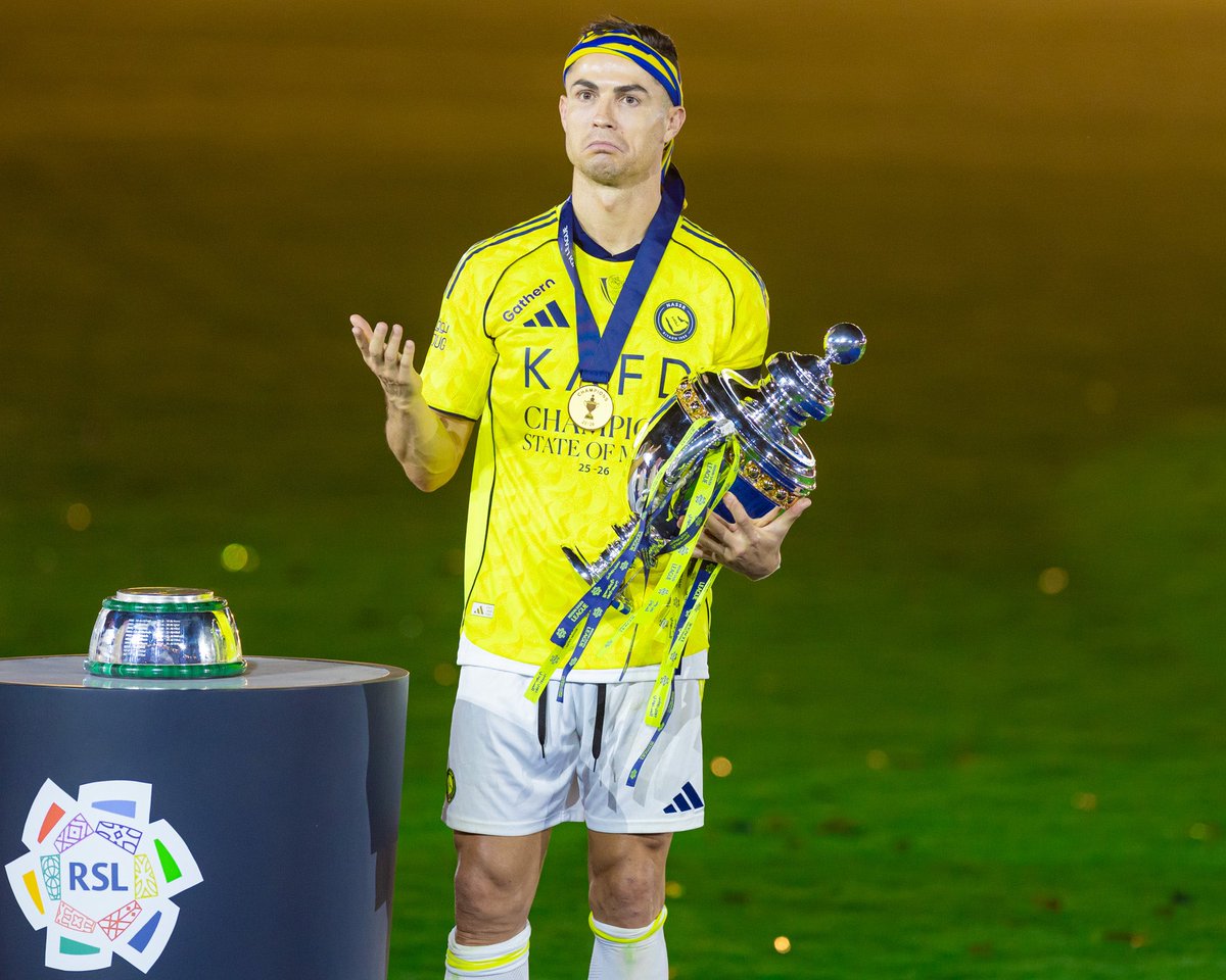 ALHOAMTHI's tweet photo. النصر بطلا للدوري السعودي برفقة رونالدووووووو

فارس عوض يتجلى بليلة النصر 

كانت ليلة عظيمممممه https://t.co/rFzYUu41VR