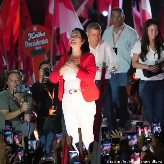 WillGFreeman's tweet photo. Peru votes today. 

Sure to be a close one.

It will not be a simple story of "Peru turns right," even if Keiko Fujimori wins, &amp; here's why.

Peru turned right in 2023 after Castillo's impeachment, when the leaders of the biggest groups in congress... https://t.co/1zreTQFkza