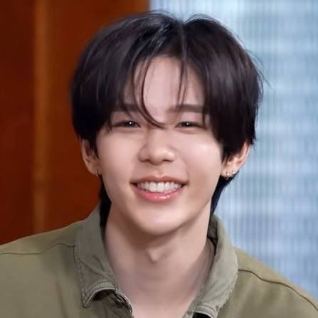 whileyallatwork's tweet photo. 무슨 고3따리들이 야쿠자 집단보다 어질어질하네. 생각해보니 이놈들은 목적도 없이 순수하게 미친거잖아.

- 여기 반장 없나 반장
- 접니다 센세
- ? 왠일로 반장은 잘 뽑았지. 넌 왜 명찰색이 달라, 근데.
- 작은 사고로 유급했습니다 센세
- ...무슨 사고
- 그냥 작은... 사고ㅎㅎ https://t.co/g3zY9CYCvE