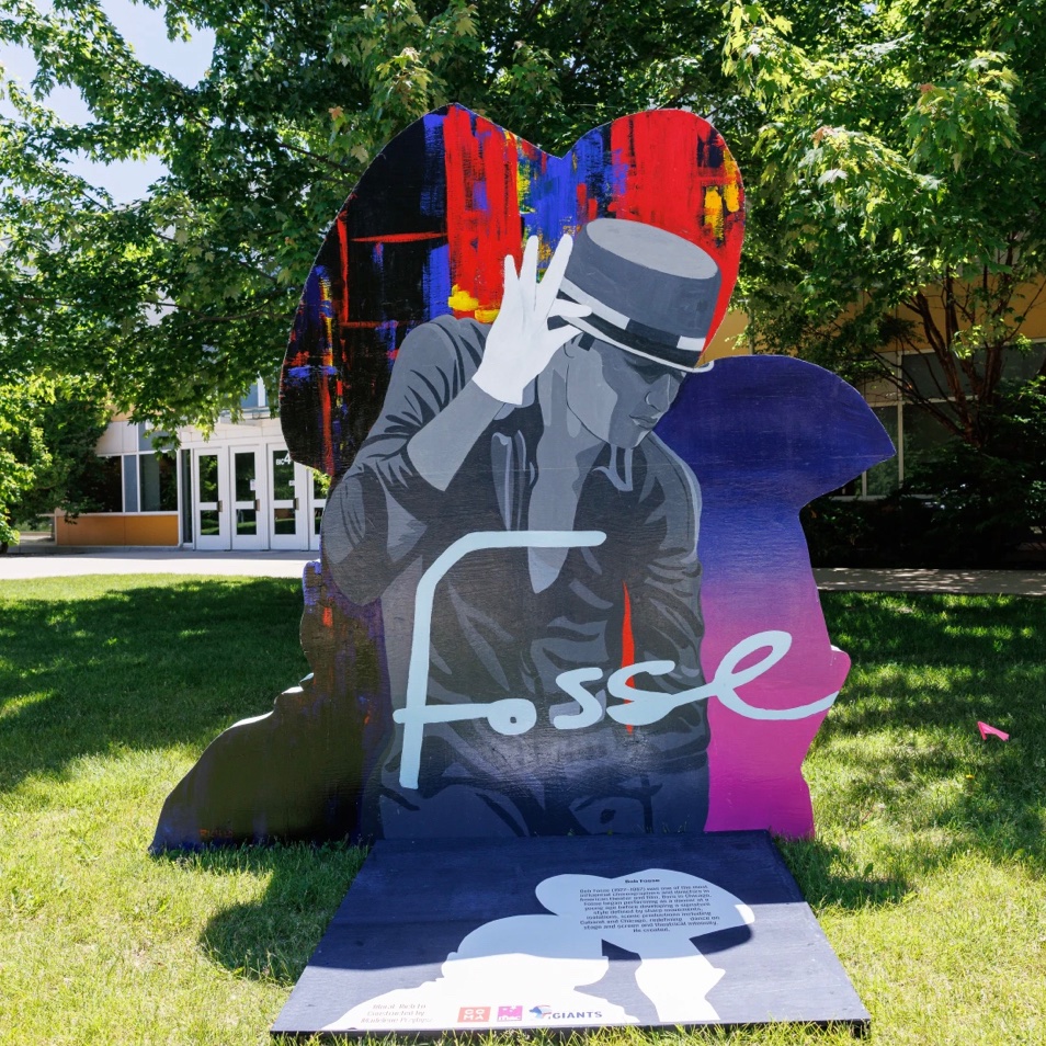 Artclicker's tweet photo. Walking with #GiantCleveCarneyMuseumofArt Redefining the way we interpret portraits. Graphic and expressive, a combination seldom attempted. Using an iconic move to paint the portrait in graphic backed with abstract expression, An art movement of NYC. https://t.co/5usYR4rNhx
