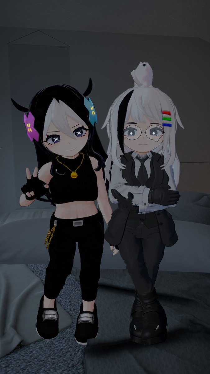 Puchikun01's tweet photo. 記念撮影！
素敵な改変を見せて貰えて嬉しいし
モノチとクロバの2ショットもできて激アツ🔥
#Monochi3D https://t.co/KQm3SFSLyA