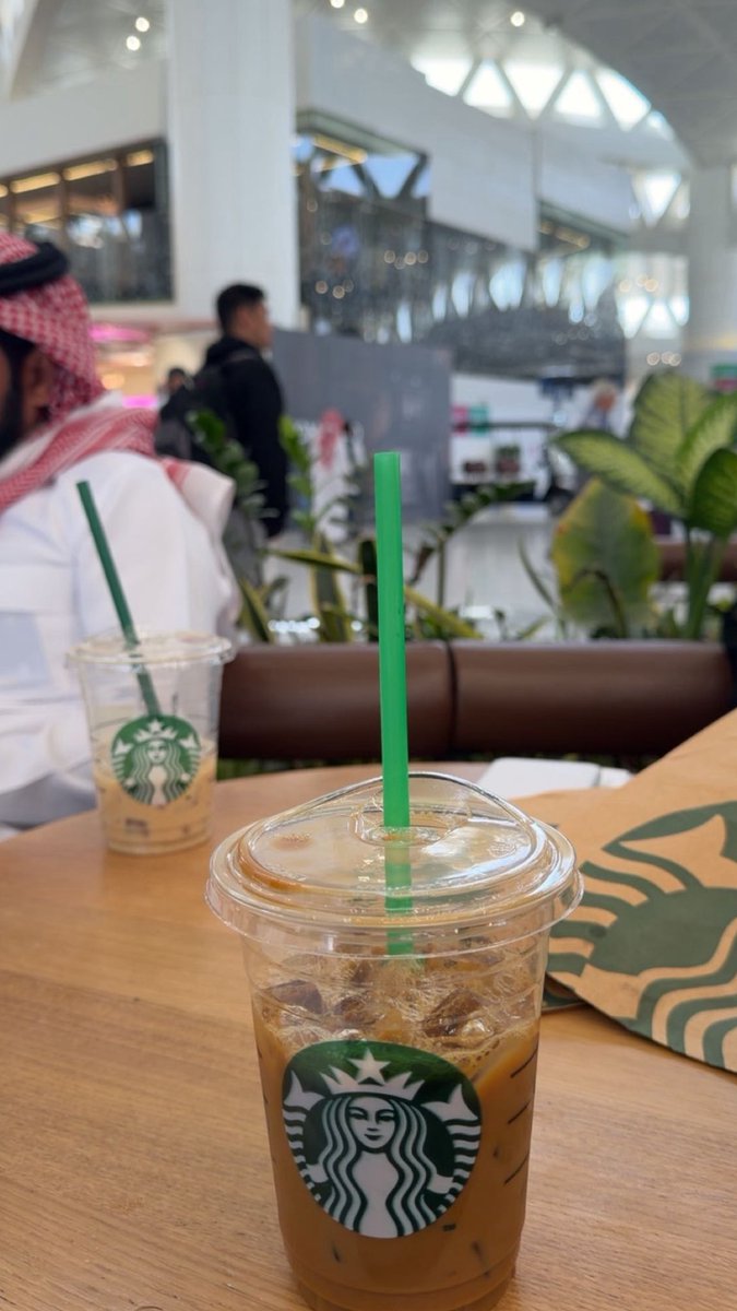 ASMAlll___'s tweet photo. سسيبيههه اذا ما وصلك لين باب الطياره واهتم بأدق تفاصيلككك 💋🙂‍↔️🤤. https://t.co/OeiAMX2QbW