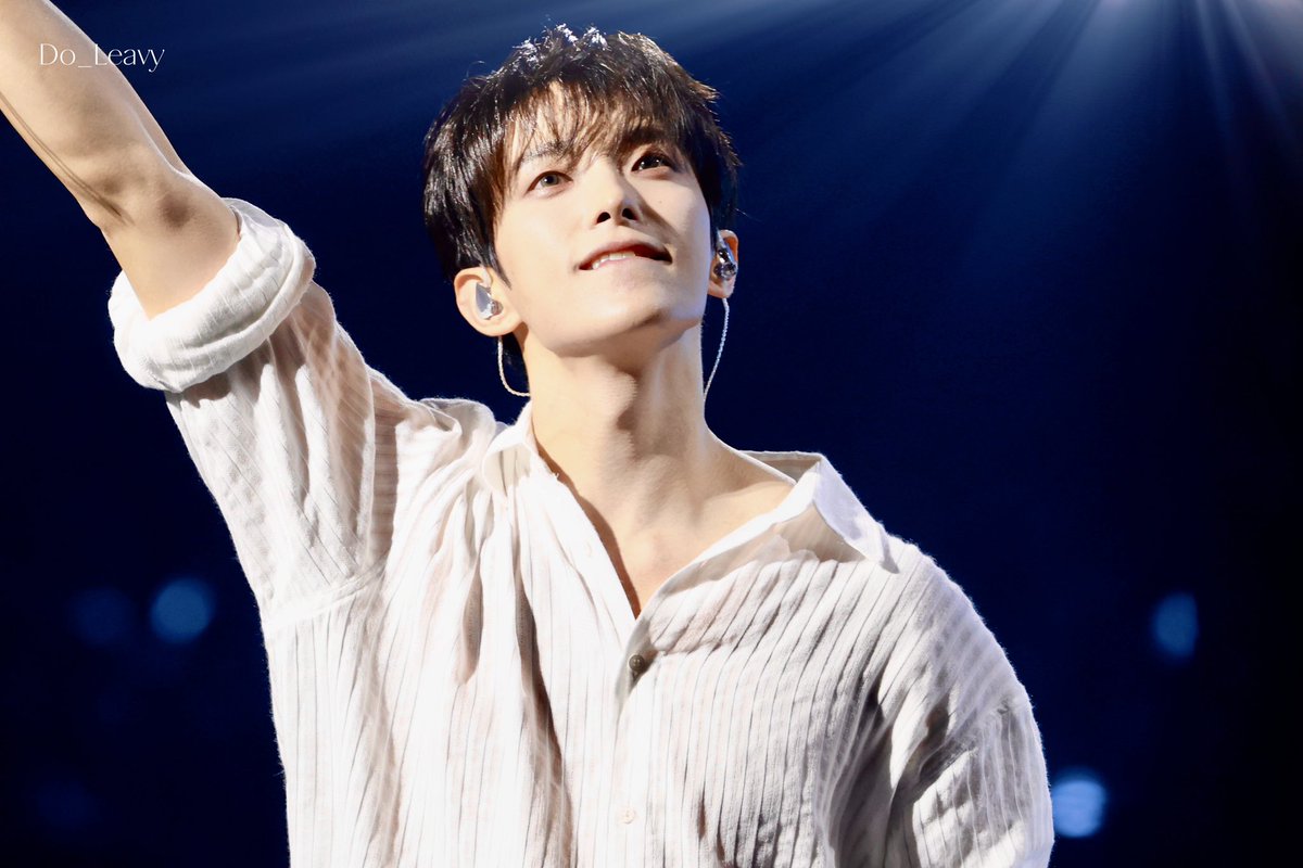 Do_kkkiy's tweet photo. 260606 DxS Serenade IN MACAO

#SEVENTEEN #DK #세븐틴 #도겸 #DxS https://t.co/Ht7bBPZ41w