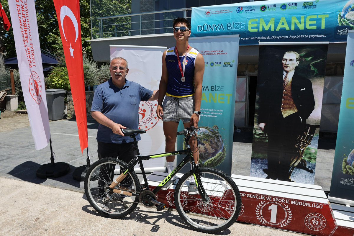 Sinopcsb's tweet photo. Bu yıl "Dünya Bize Emanet" temasıyla kutlanmakta olan Türkiye Çevre Haftası etkinliklerimizin son gününde Gençlik ve Spor İl Müdürlüğü işbirliğinde düzenlenen kürek müsabakaları Liman İçi mevkisinde gerçekleştirilerek dereceye giren sporculara  ödülleri verildi. https://t.co/E5gyg2TgSw