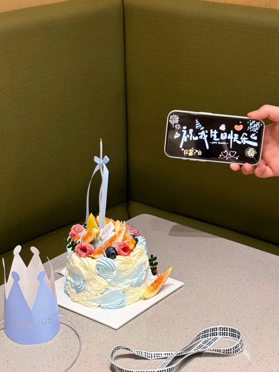 Frappe_Frap's tweet photo. 완전히 케이크의 달콤함에 빠졌어요. 아쉽게도 전부 기록할 수는 없네요, 하하。 https://t.co/93qvxiSweU