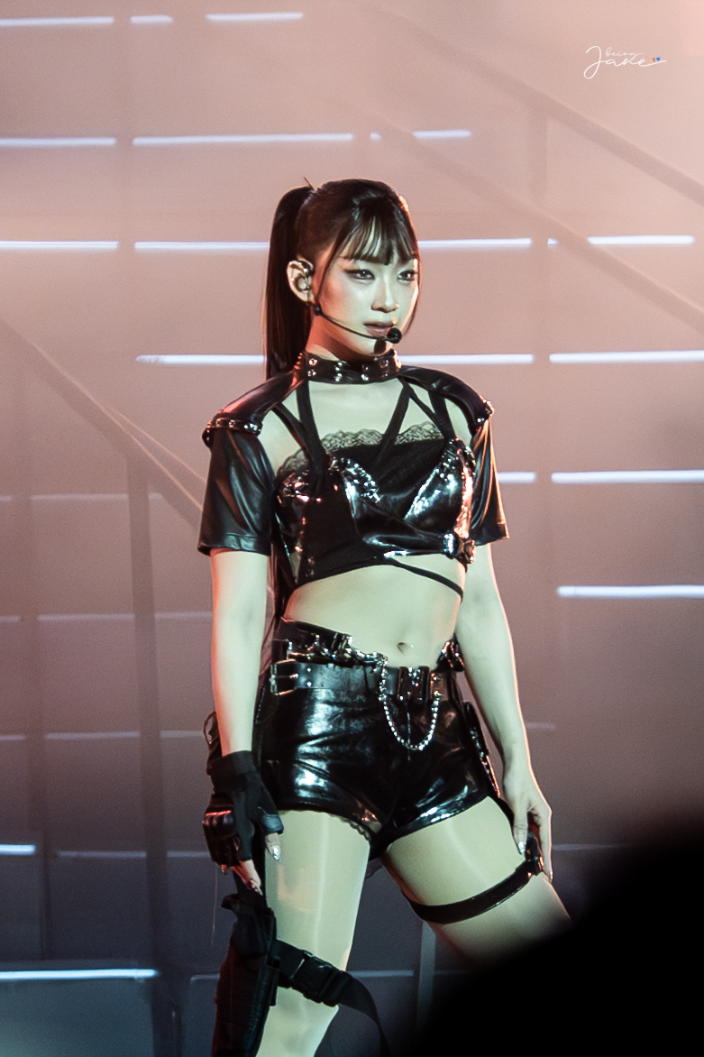 beingjustbeing's tweet photo. เท่สวยแบบเหลือกินเหลือใช้มาก #Fai4EVE #4EVEUnchainedConcert_Day2 https://t.co/a4NEyuA6NO