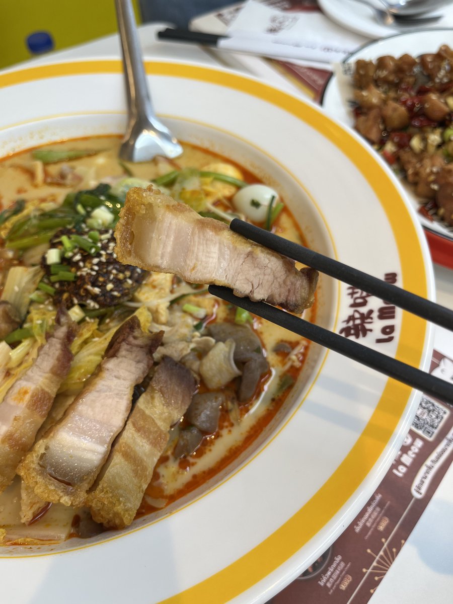 hbker07's tweet photo. ล่าเมียว No.1 ในใจ หม่าล่าอร่อย ปลาต้มผักกาดดองอร่อย เป็นร้านที่เรากับเพื่อนเข้าบ่อยมากๆ คิดไรไม่ออกเดินเข้าไปเลย ใครกินเผ็ดไม่ได้ ไม่ต้องกังวล ล่าสุดพาเพื่อนไป มันกินไก่ทอดเสฉวนคนเดียวหมดจาน5555555 ไก่นี้อร่อยมาก จะบ้าหรอ แนะนำให้กินกับข้าว

ปล.หม่าล่าสั่งลดเค็มได้ด้วย ดีงามสุดๆ https://t.co/h5cLKBfsGB
