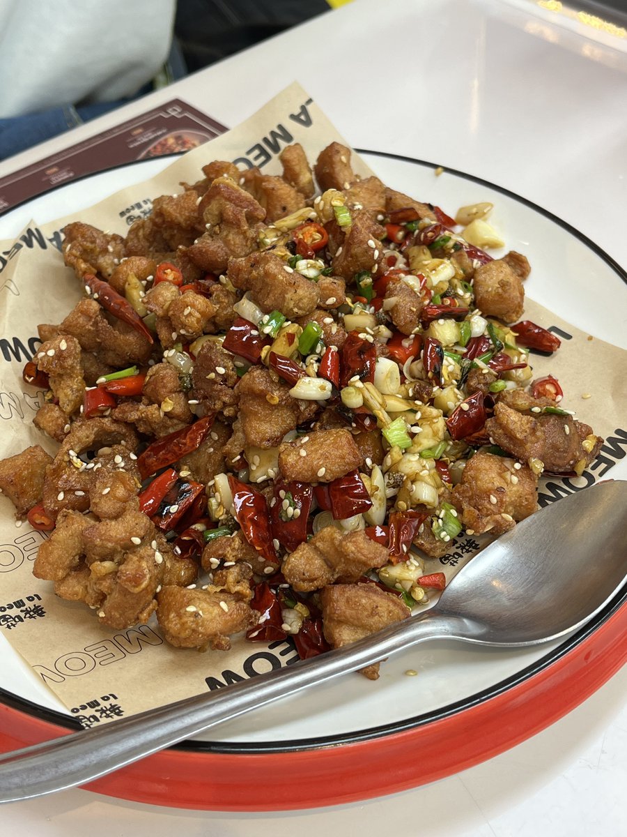 hbker07's tweet photo. ล่าเมียว No.1 ในใจ หม่าล่าอร่อย ปลาต้มผักกาดดองอร่อย เป็นร้านที่เรากับเพื่อนเข้าบ่อยมากๆ คิดไรไม่ออกเดินเข้าไปเลย ใครกินเผ็ดไม่ได้ ไม่ต้องกังวล ล่าสุดพาเพื่อนไป มันกินไก่ทอดเสฉวนคนเดียวหมดจาน5555555 ไก่นี้อร่อยมาก จะบ้าหรอ แนะนำให้กินกับข้าว

ปล.หม่าล่าสั่งลดเค็มได้ด้วย ดีงามสุดๆ https://t.co/h5cLKBfsGB